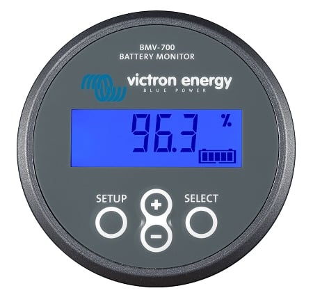 Is the Victron BMV 700 compatible with a battery disconnect switch and how is it wired?